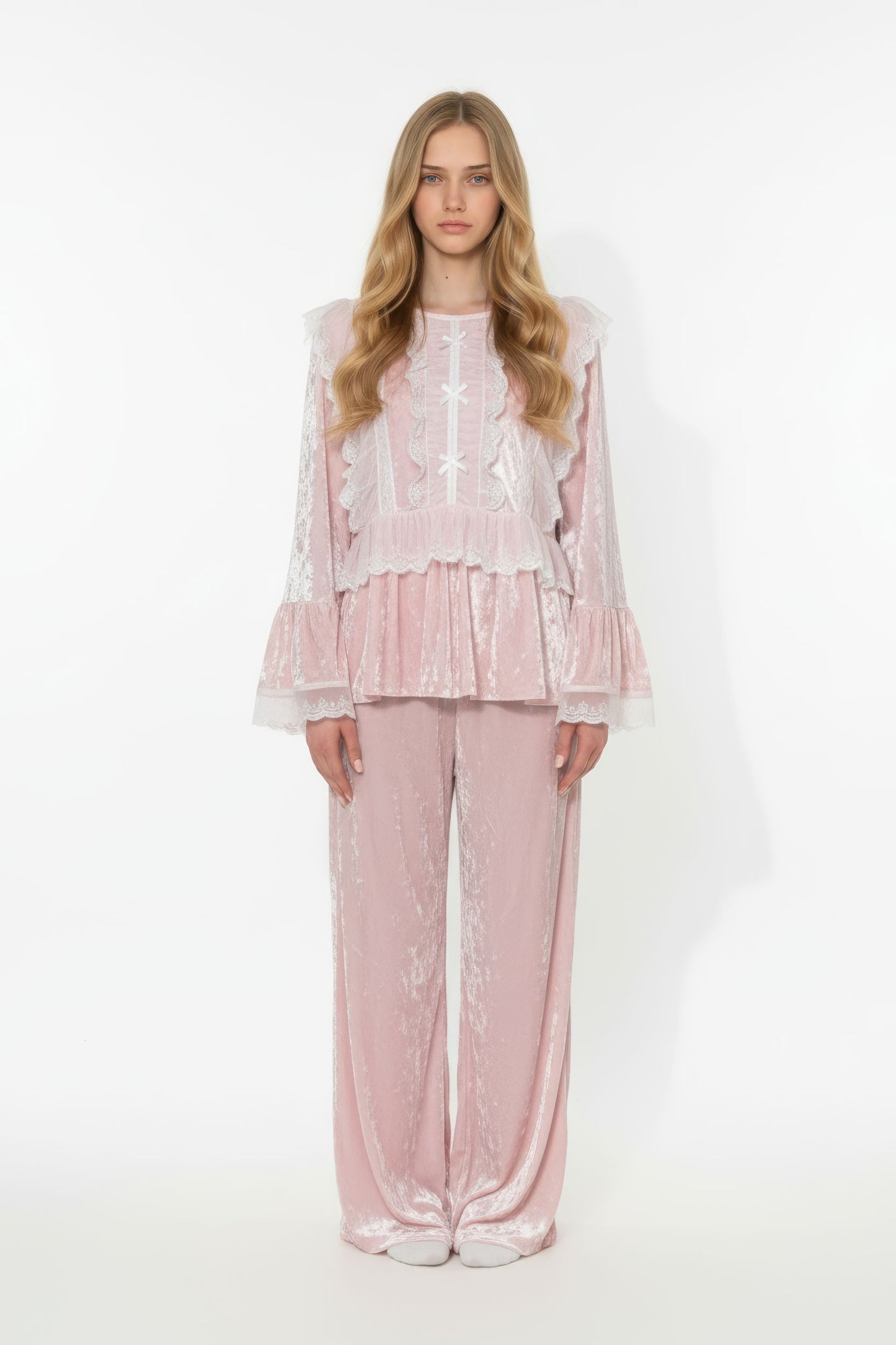 Bow-Detailed Lace Thermal