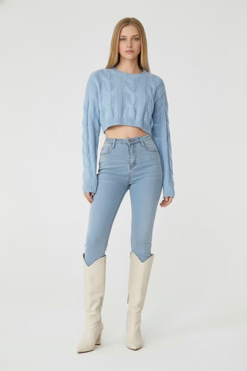 Loose Round-Neck Cable Knit Cropped Sweater