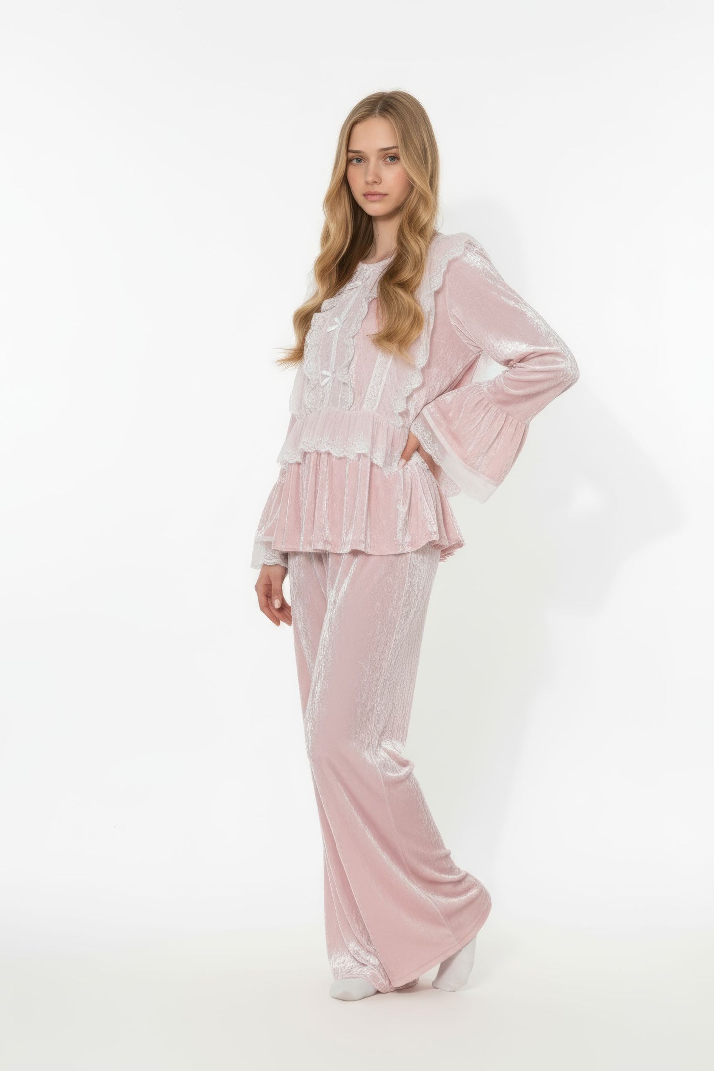 Bow-Detailed Lace Thermal