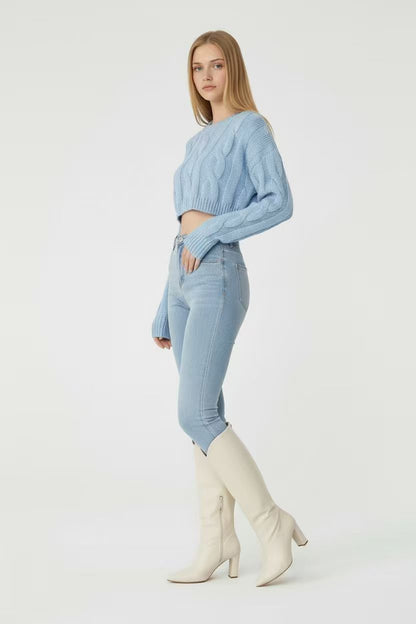 Loose Round-Neck Cable Knit Cropped Sweater