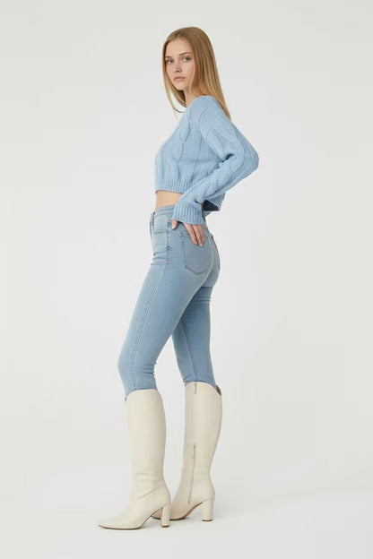 Loose Round-Neck Cable Knit Cropped Sweater